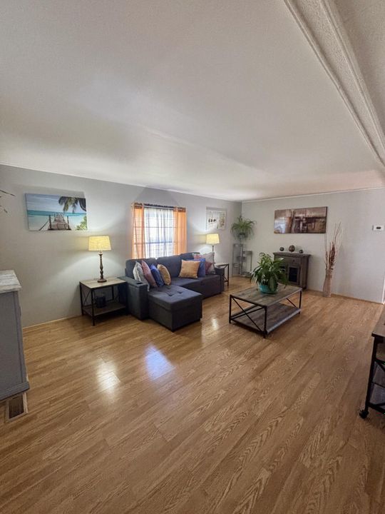 For Sale: $68,000 (2 beds, 2 baths, 984 Square Feet)