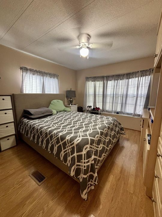 For Sale: $68,000 (2 beds, 2 baths, 984 Square Feet)