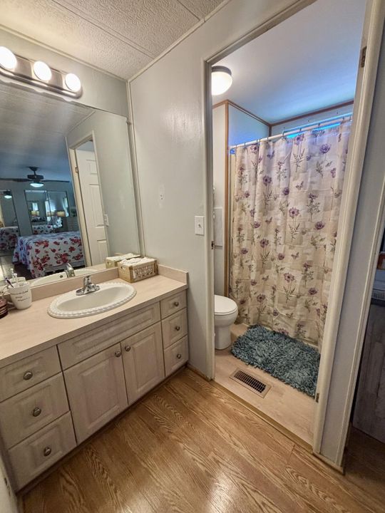 For Sale: $68,000 (2 beds, 2 baths, 984 Square Feet)