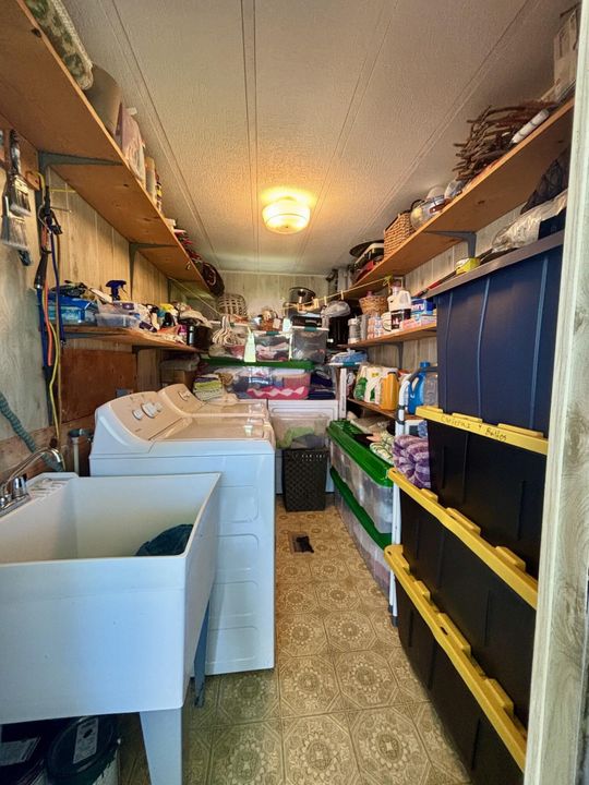 For Sale: $68,000 (2 beds, 2 baths, 984 Square Feet)