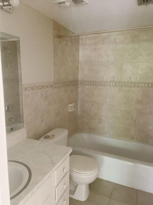 For Sale: $135,000 (1 beds, 1 baths, 1014 Square Feet)