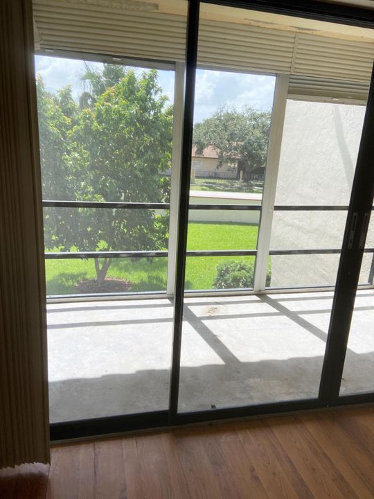 For Sale: $135,000 (1 beds, 1 baths, 1014 Square Feet)