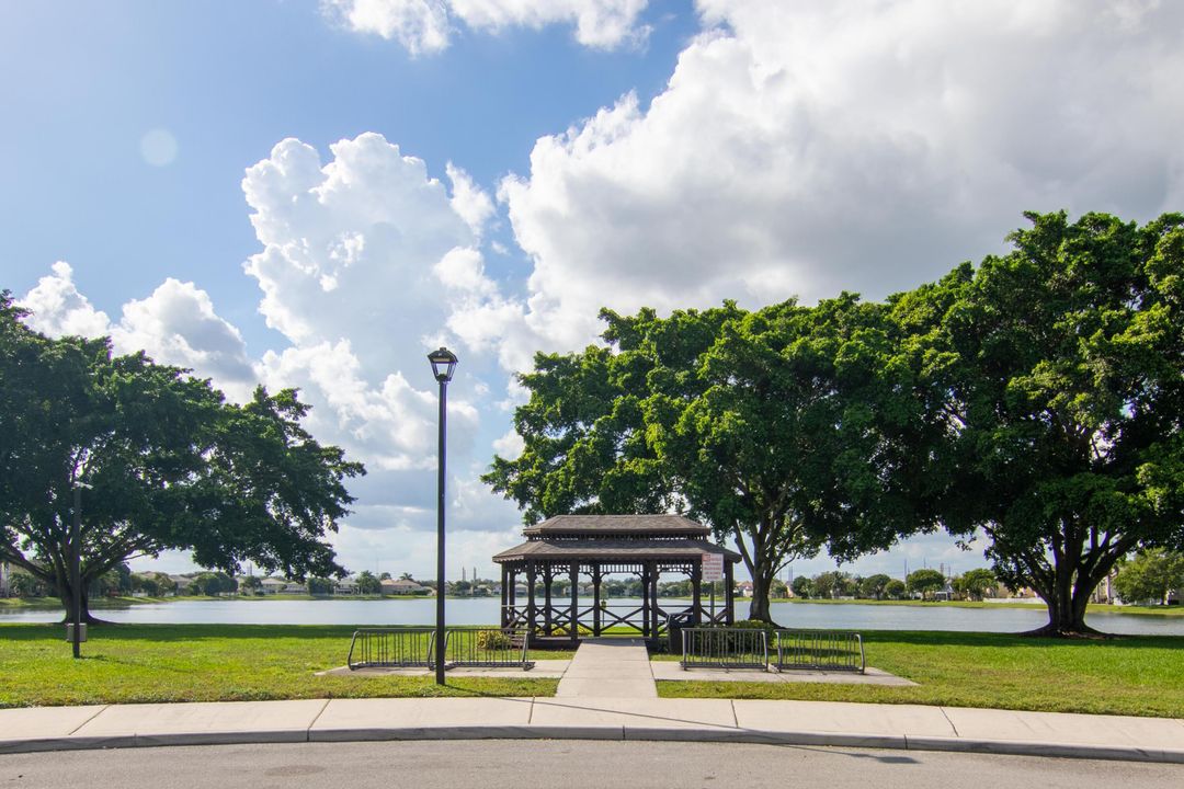 For Sale: $490,000 (3 beds, 2 baths, 1808 Square Feet)