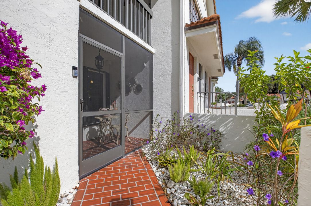 Active With Contract: $297,999 (3 beds, 2 baths, 1498 Square Feet)