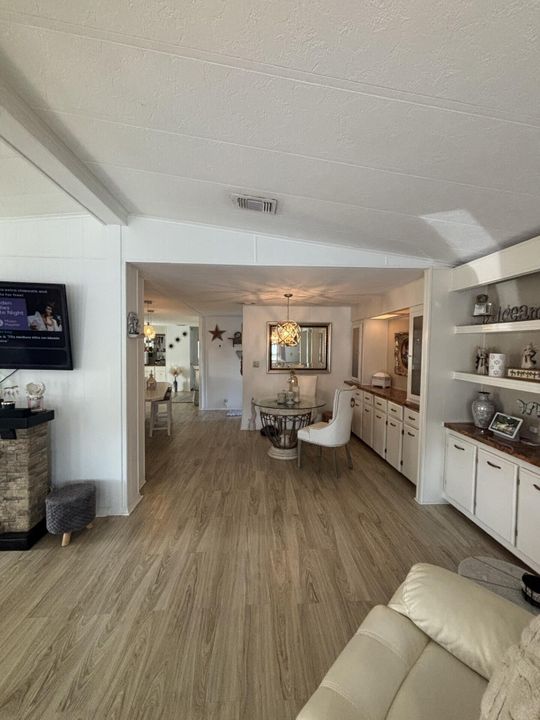 待售: $99,999 (2 贝兹, 2 浴室, 1368 平方英尺)