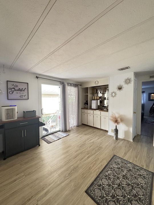 待售: $99,999 (2 贝兹, 2 浴室, 1368 平方英尺)