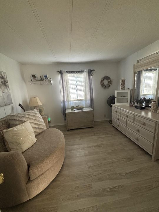 待售: $99,999 (2 贝兹, 2 浴室, 1368 平方英尺)