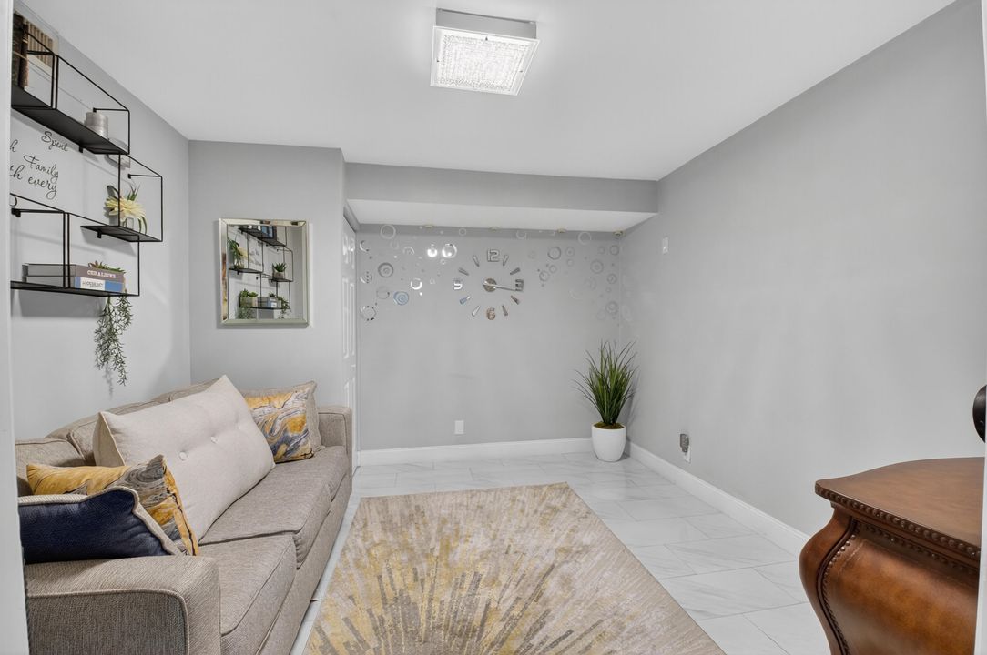 Active With Contract: $297,999 (3 beds, 2 baths, 1498 Square Feet)