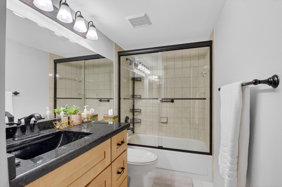 Active With Contract: $297,999 (3 beds, 2 baths, 1498 Square Feet)