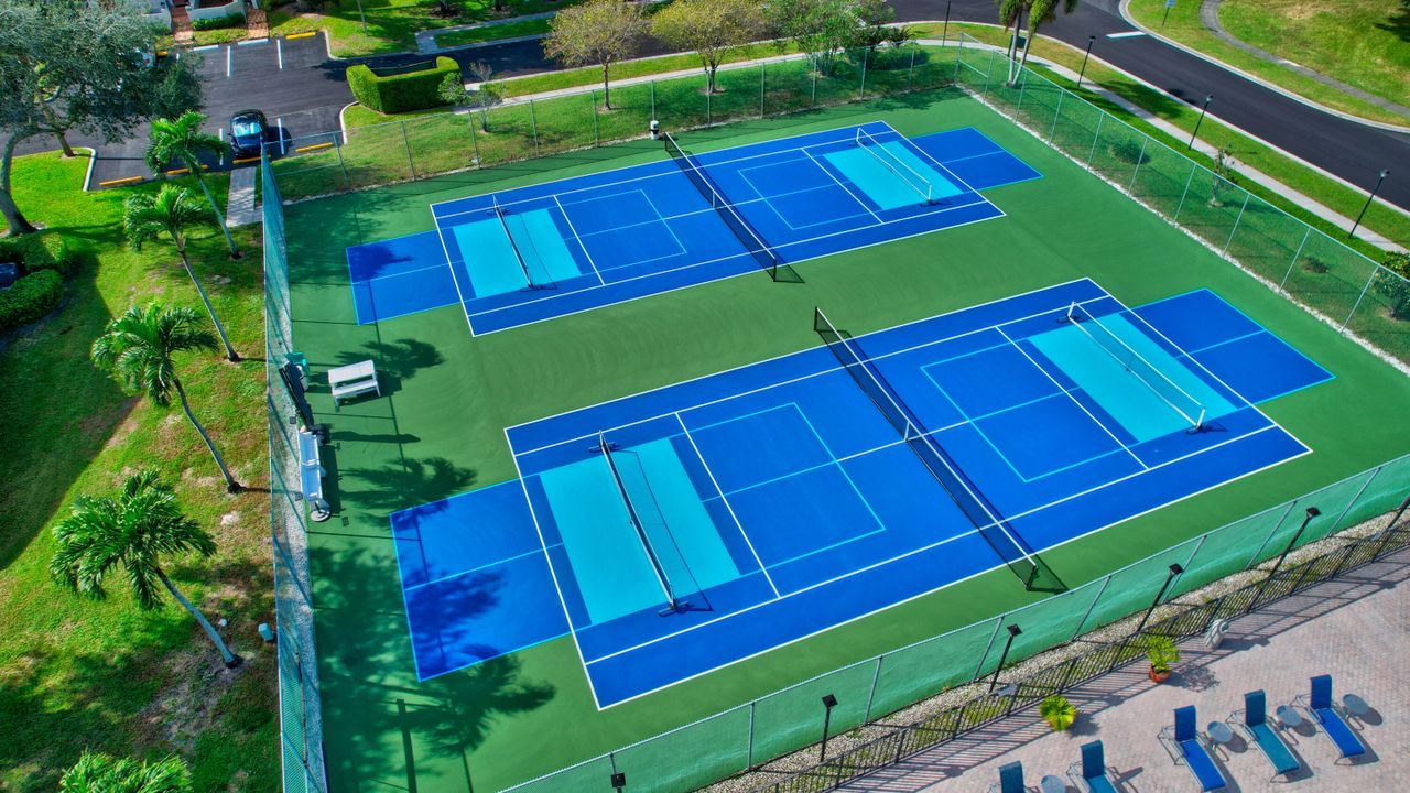 Active With Contract: $297,999 (3 beds, 2 baths, 1498 Square Feet)