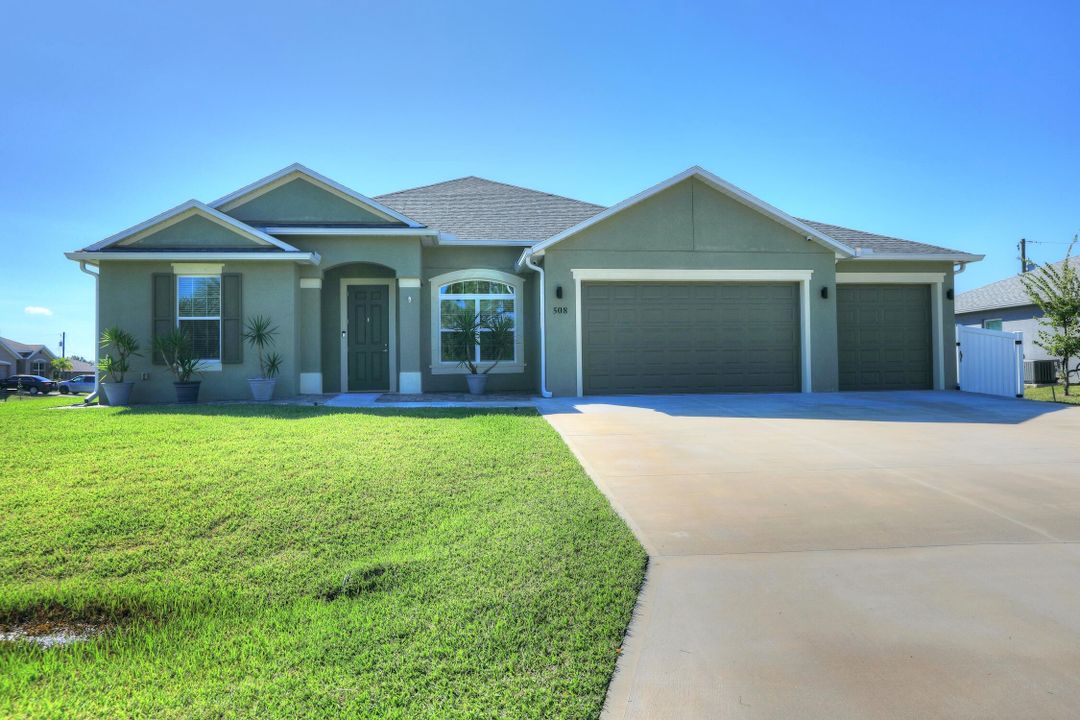 For Sale: $487,000 (4 beds, 3 baths, 2414 Square Feet)