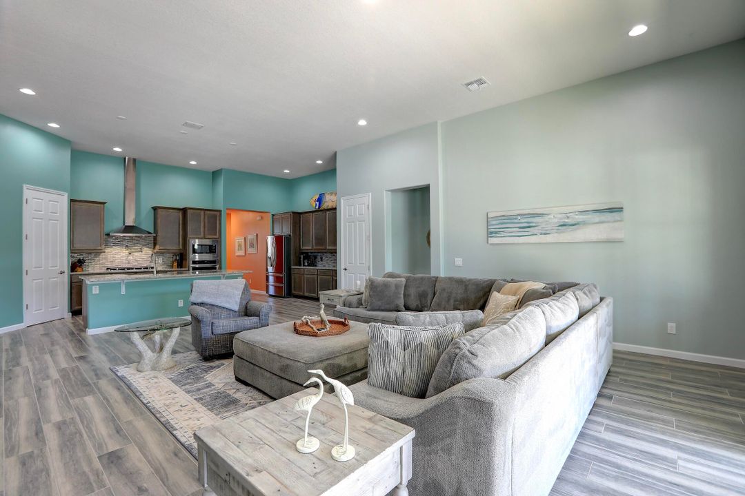 For Sale: $487,000 (4 beds, 3 baths, 2414 Square Feet)