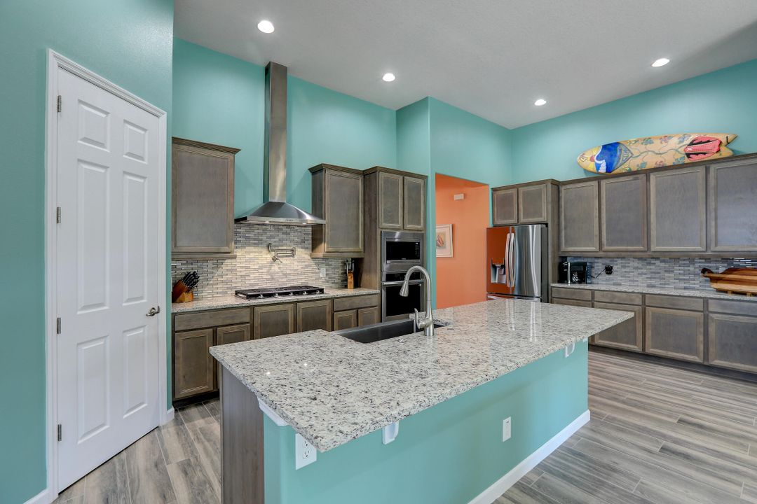 For Sale: $487,000 (4 beds, 3 baths, 2414 Square Feet)