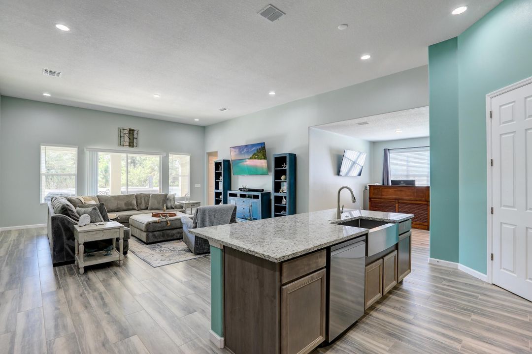 For Sale: $487,000 (4 beds, 3 baths, 2414 Square Feet)