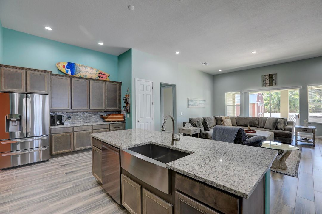 For Sale: $487,000 (4 beds, 3 baths, 2414 Square Feet)