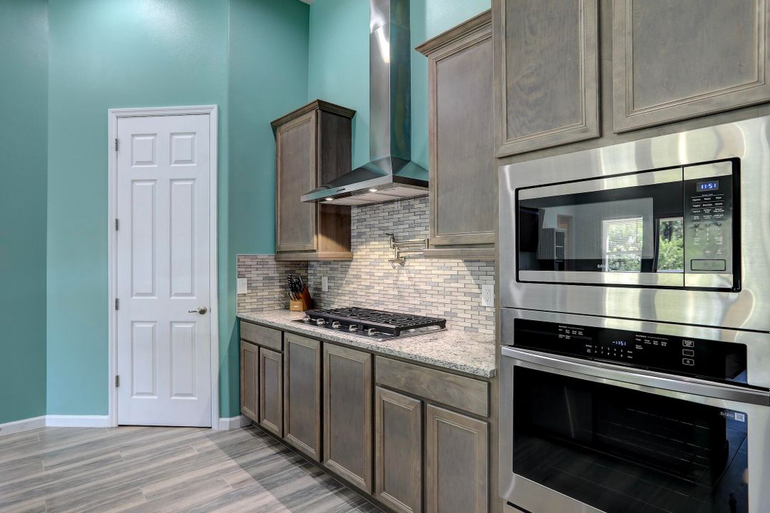 For Sale: $487,000 (4 beds, 3 baths, 2414 Square Feet)