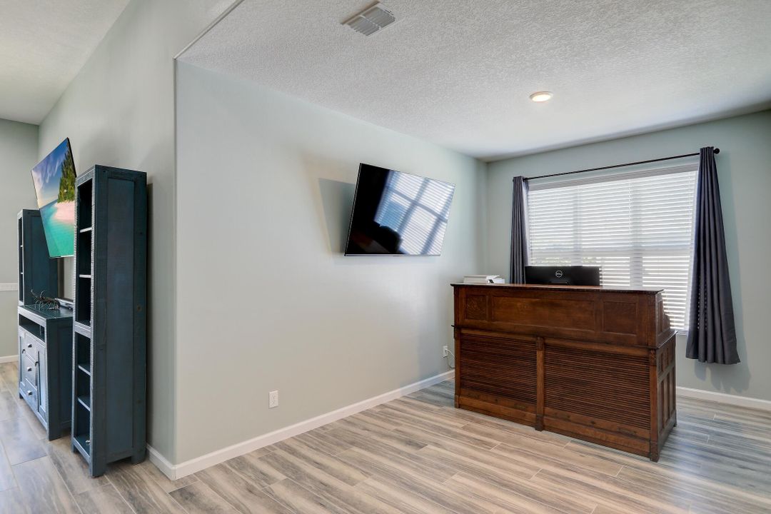 For Sale: $487,000 (4 beds, 3 baths, 2414 Square Feet)