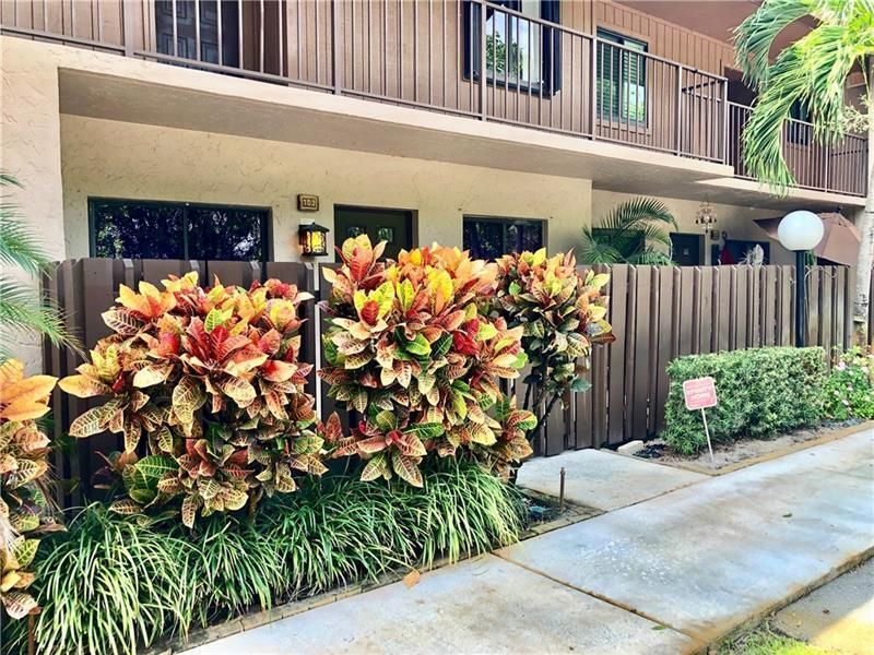 For Rent: $2,300 (2 beds, 2 baths, 960 Square Feet)