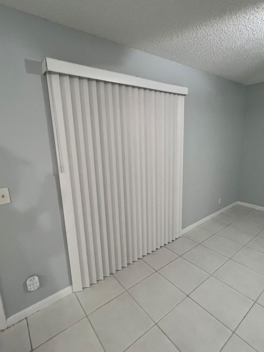 For Rent: $2,300 (2 beds, 2 baths, 960 Square Feet)