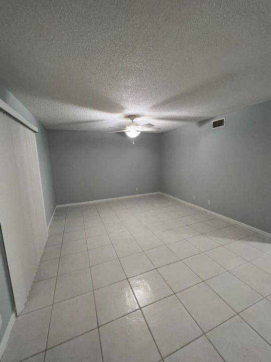 For Rent: $2,300 (2 beds, 2 baths, 960 Square Feet)