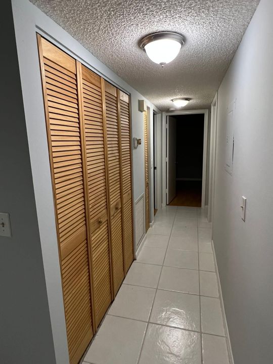 For Rent: $2,300 (2 beds, 2 baths, 960 Square Feet)