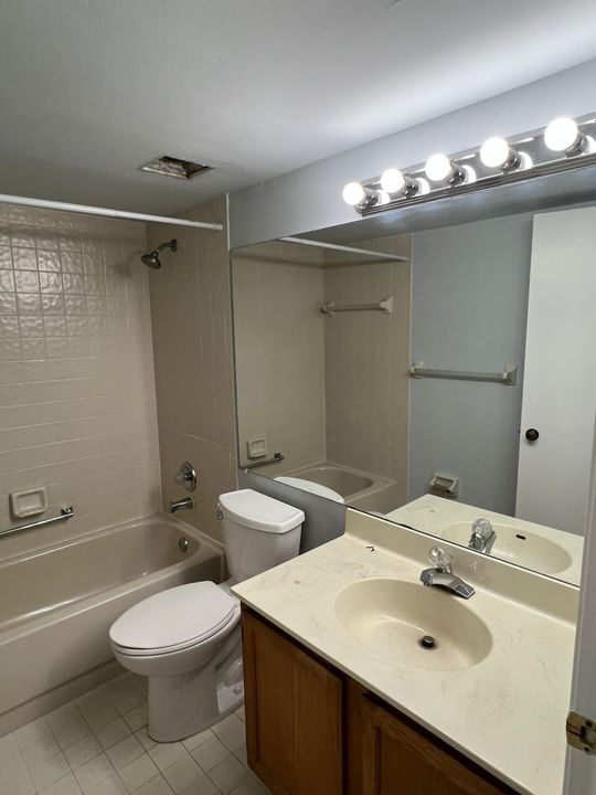 For Rent: $2,300 (2 beds, 2 baths, 960 Square Feet)
