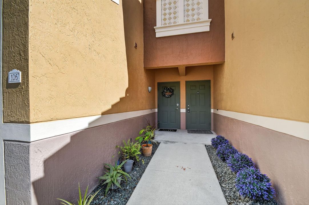 For Sale: $429,000 (2 beds, 2 baths, 1401 Square Feet)