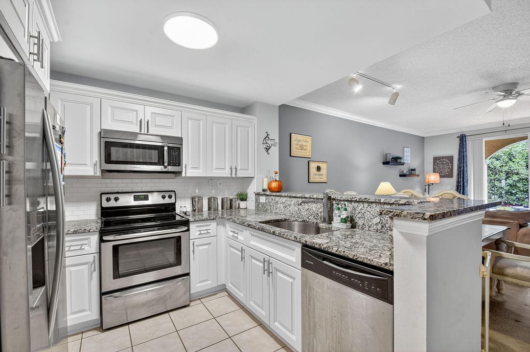 For Sale: $429,000 (2 beds, 2 baths, 1401 Square Feet)