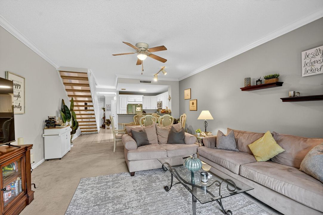 For Sale: $429,000 (2 beds, 2 baths, 1401 Square Feet)