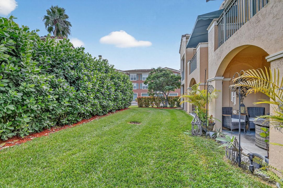 For Sale: $429,000 (2 beds, 2 baths, 1401 Square Feet)