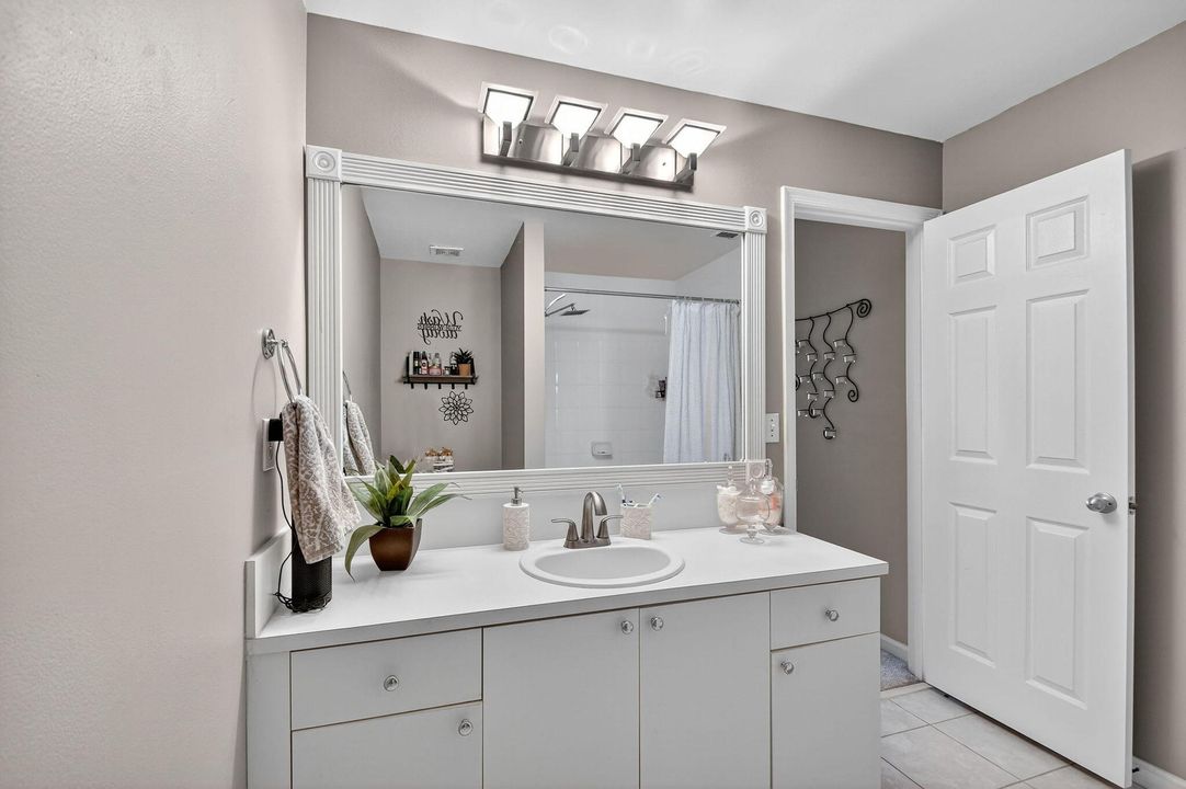 For Sale: $429,000 (2 beds, 2 baths, 1401 Square Feet)