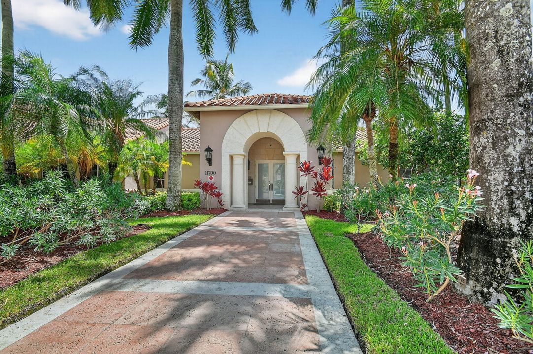 For Sale: $429,000 (2 beds, 2 baths, 1401 Square Feet)