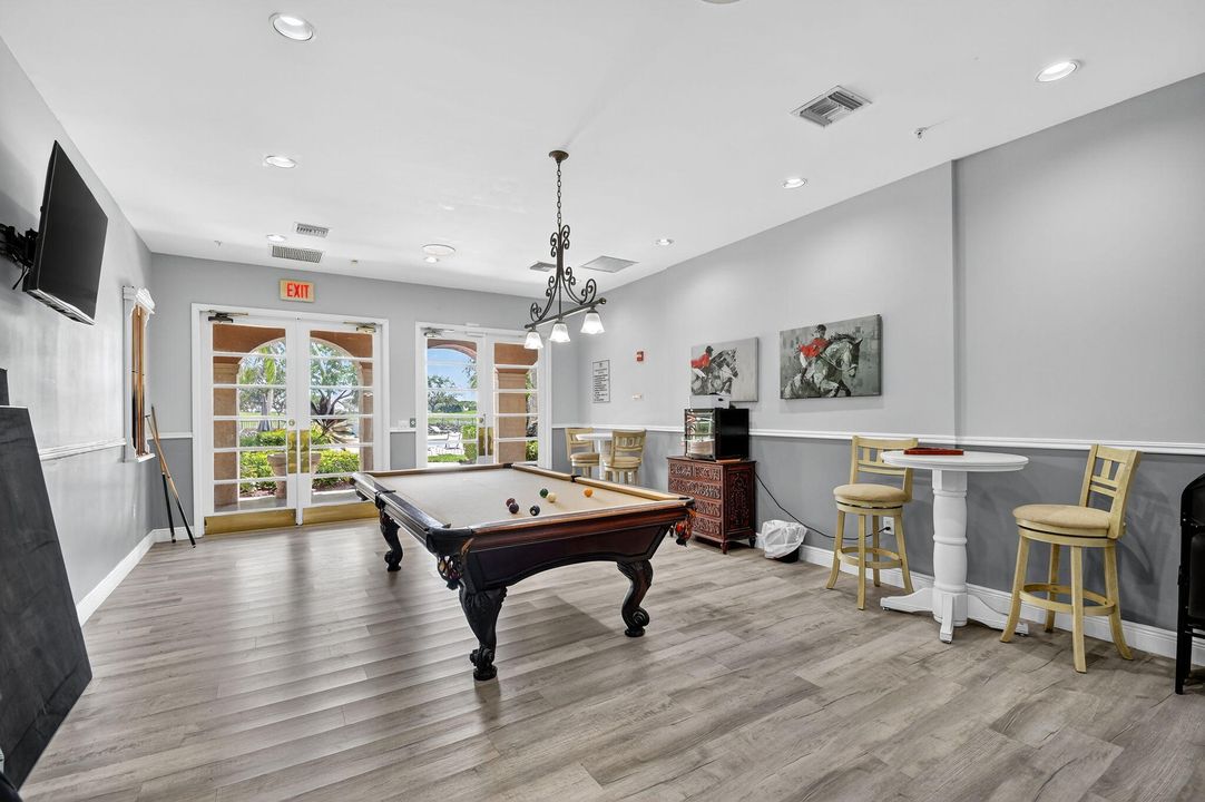 For Sale: $429,000 (2 beds, 2 baths, 1401 Square Feet)