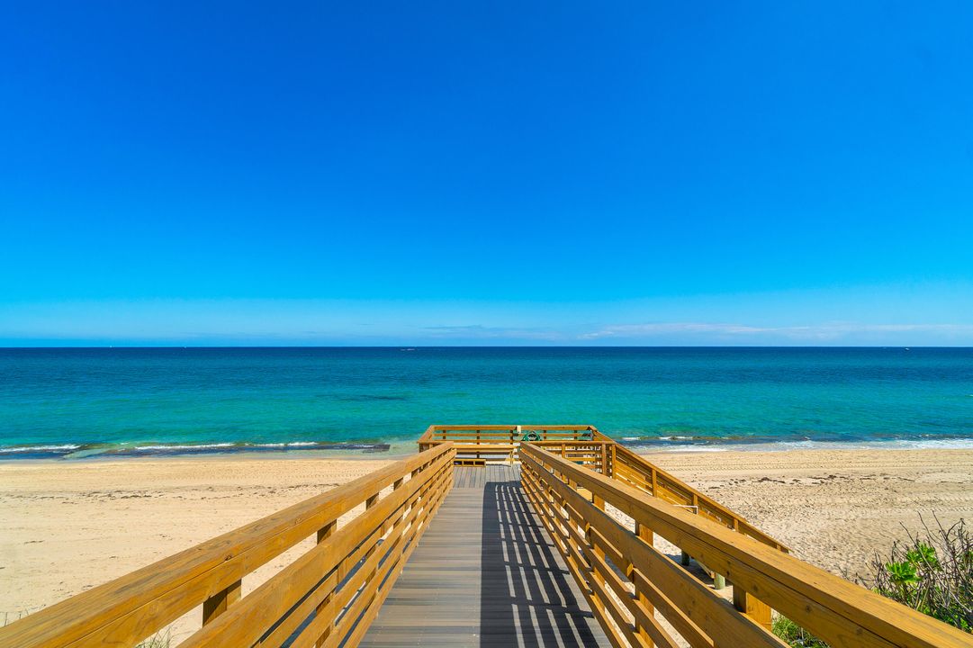 合同活跃: $1,250,000 (3 贝兹, 3 浴室, 2119 平方英尺)