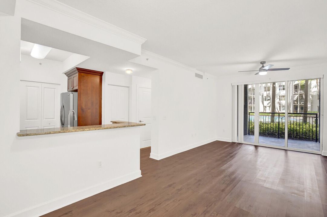 Activo con contrato: $229,000 (2 camas, 2 baños, 1012 Pies cuadrados)