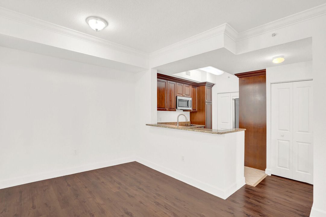 Activo con contrato: $229,000 (2 camas, 2 baños, 1012 Pies cuadrados)