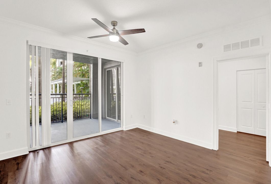 Activo con contrato: $229,000 (2 camas, 2 baños, 1012 Pies cuadrados)