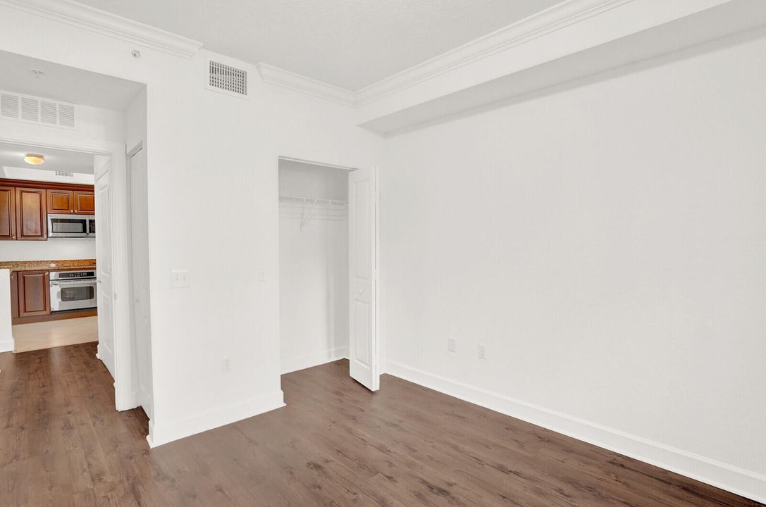 Activo con contrato: $229,000 (2 camas, 2 baños, 1012 Pies cuadrados)