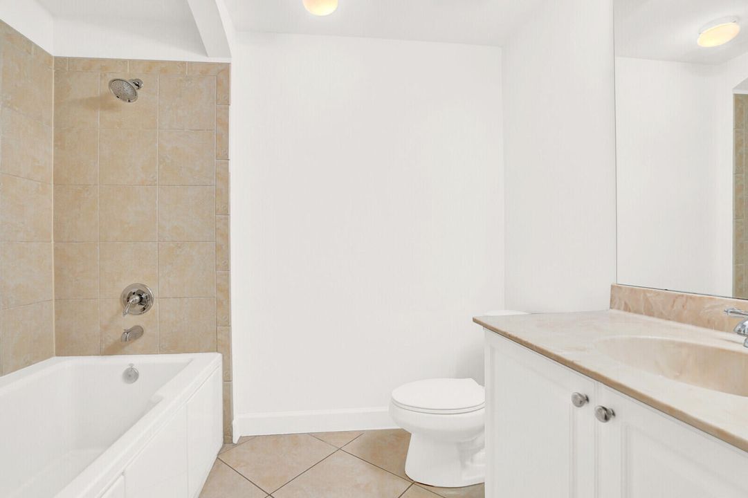 Activo con contrato: $229,000 (2 camas, 2 baños, 1012 Pies cuadrados)