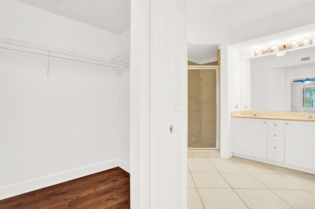 Activo con contrato: $229,000 (2 camas, 2 baños, 1012 Pies cuadrados)