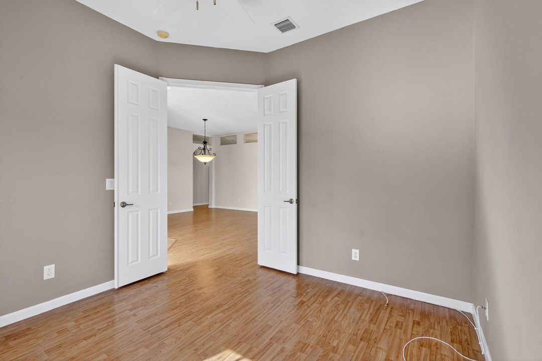 For Sale: $474,900 (2 beds, 2 baths, 1971 Square Feet)