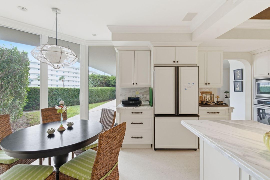 На продажу: $2,875,000 (3 спален, 3 ванн, 2590 Квадратных фут)