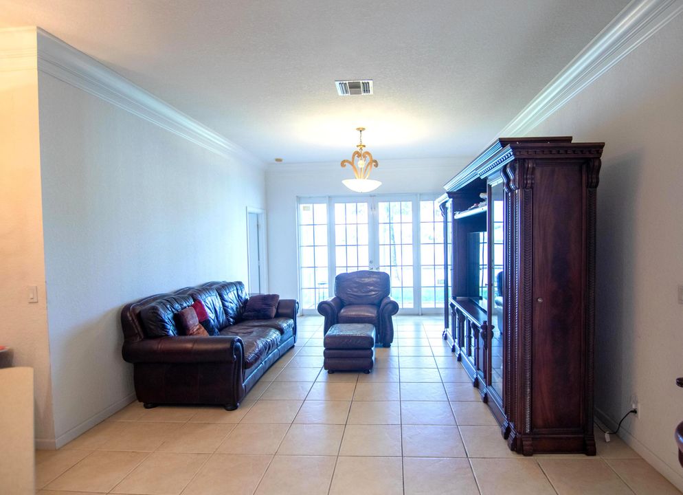 For Sale: $490,000 (3 beds, 2 baths, 1808 Square Feet)