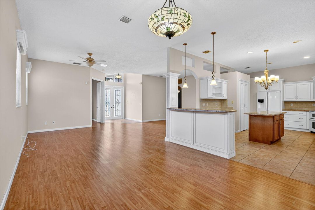 For Sale: $474,900 (2 beds, 2 baths, 1971 Square Feet)