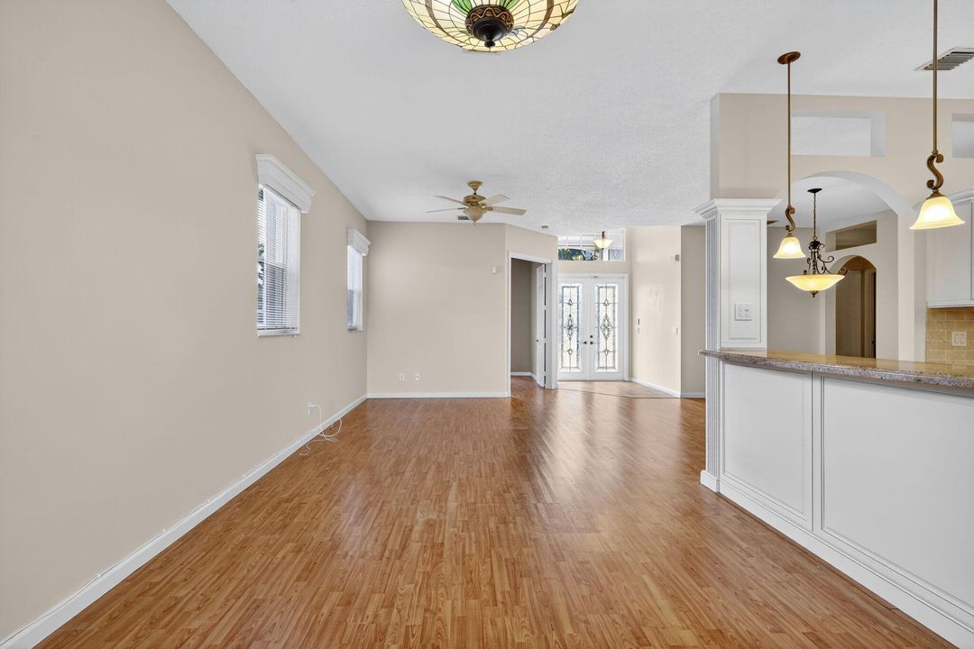 For Sale: $474,900 (2 beds, 2 baths, 1971 Square Feet)