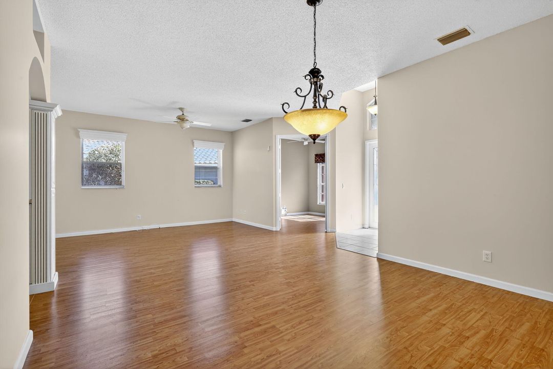 For Sale: $474,900 (2 beds, 2 baths, 1971 Square Feet)
