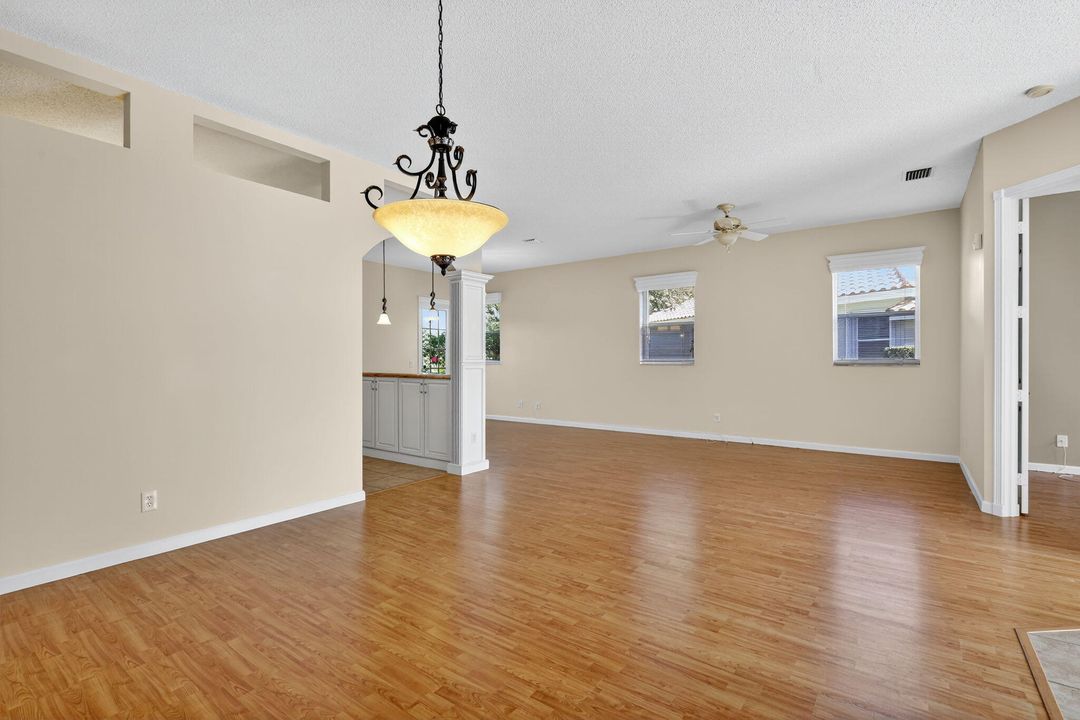 For Sale: $474,900 (2 beds, 2 baths, 1971 Square Feet)