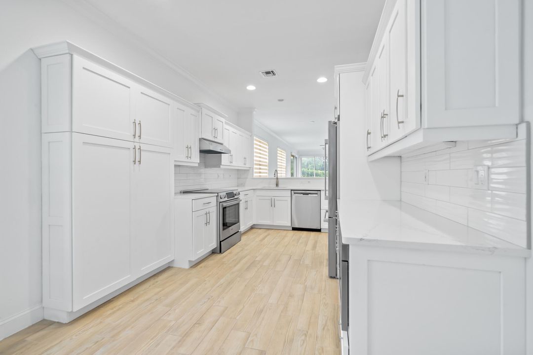 For Sale: $650,000 (3 beds, 2 baths, 1977 Square Feet)