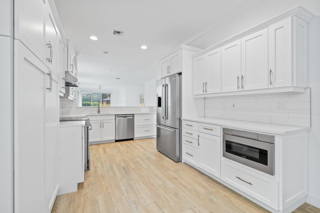 For Sale: $650,000 (3 beds, 2 baths, 1977 Square Feet)