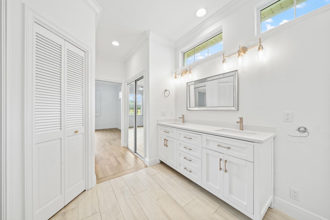 For Sale: $650,000 (3 beds, 2 baths, 1977 Square Feet)